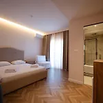 Almar فندق ساراندا