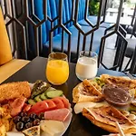 Hotel Almar Sarandë