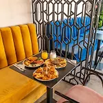 Almar Hotel
